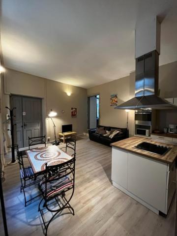 Cosy House T3 City Center, Museum, Place Carnot Carcassonne Bagian luar foto